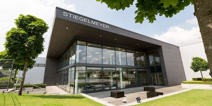 Opening of an over 900 square metre exhibition building in Herford with attractive contemporary architecture.